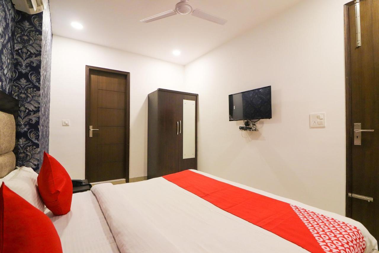 Oyo 63841 White Orchid Hotel Indraprast Exterior photo